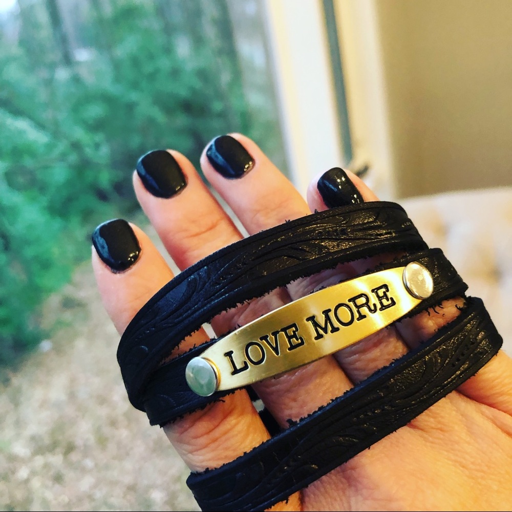 NEW! Tooled leather bracelet